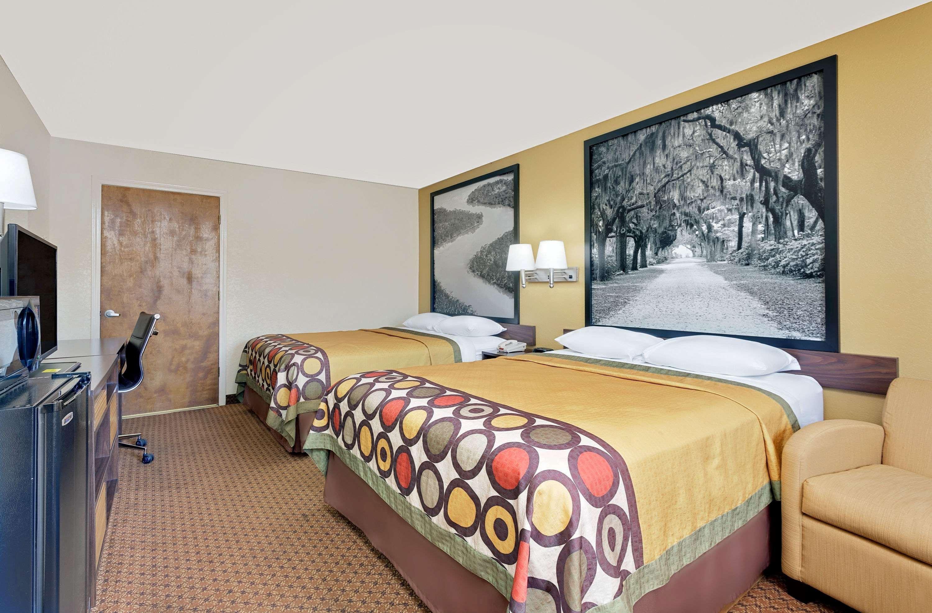 Super 8 By Wyndham Byron/South Macon Hotel Exterior photo