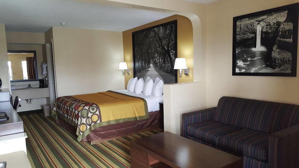 Super 8 By Wyndham Byron/South Macon Hotel Exterior photo